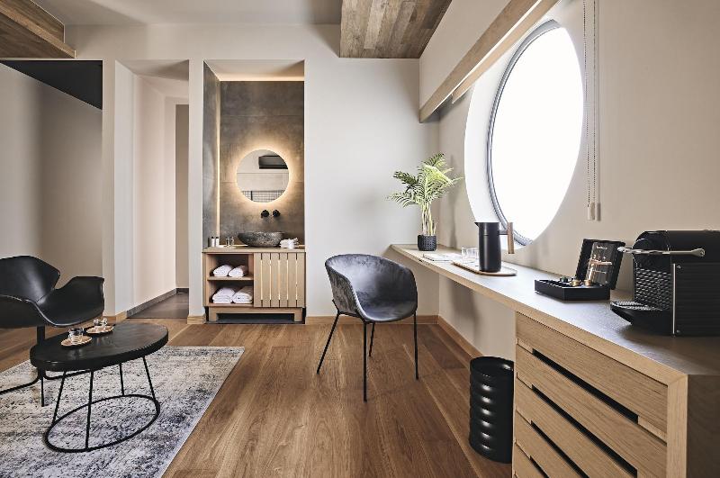 O2 Suites Glyfada image
