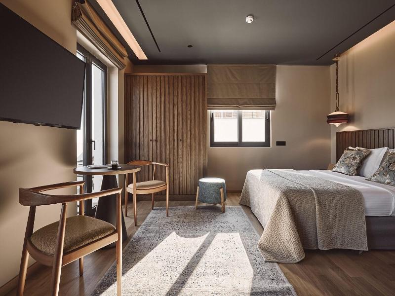 O2 Suites Glyfada image