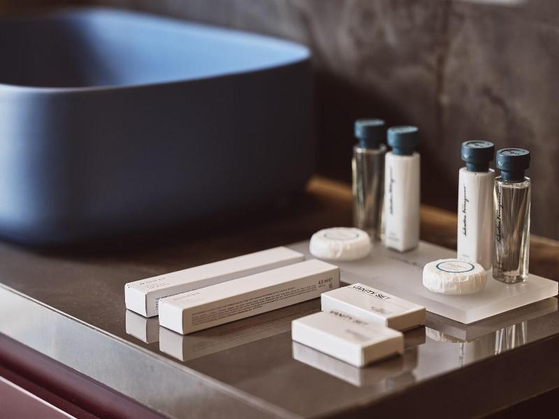 O2 Suites Glyfada image