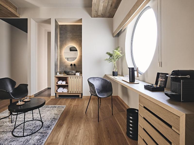 O2 Suites Glyfada image
