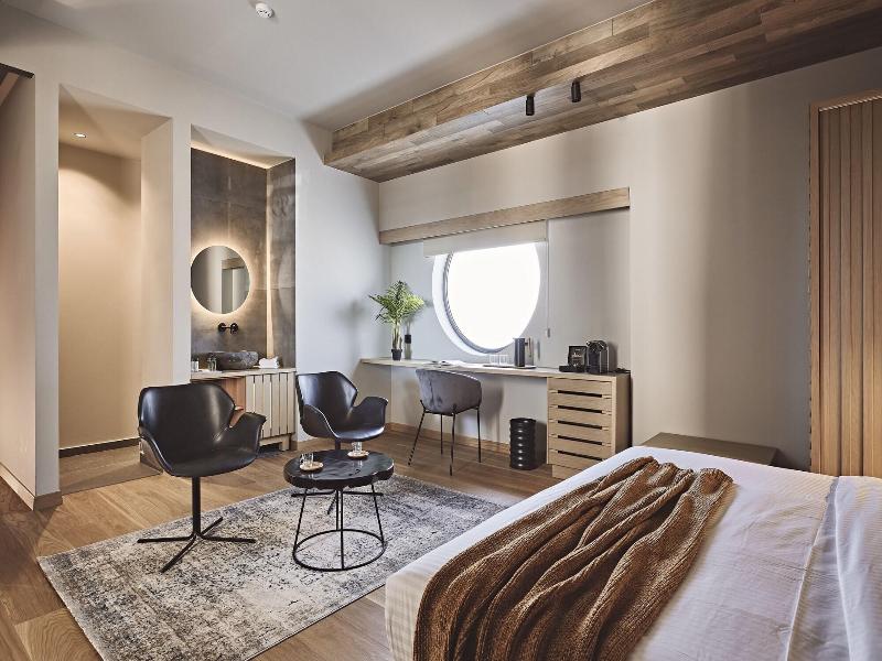 O2 Suites Glyfada image