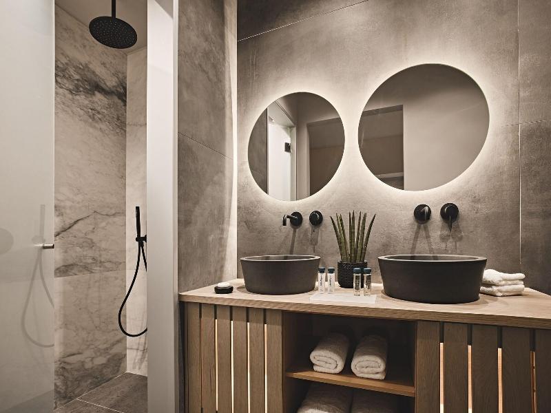 O2 Suites Glyfada image