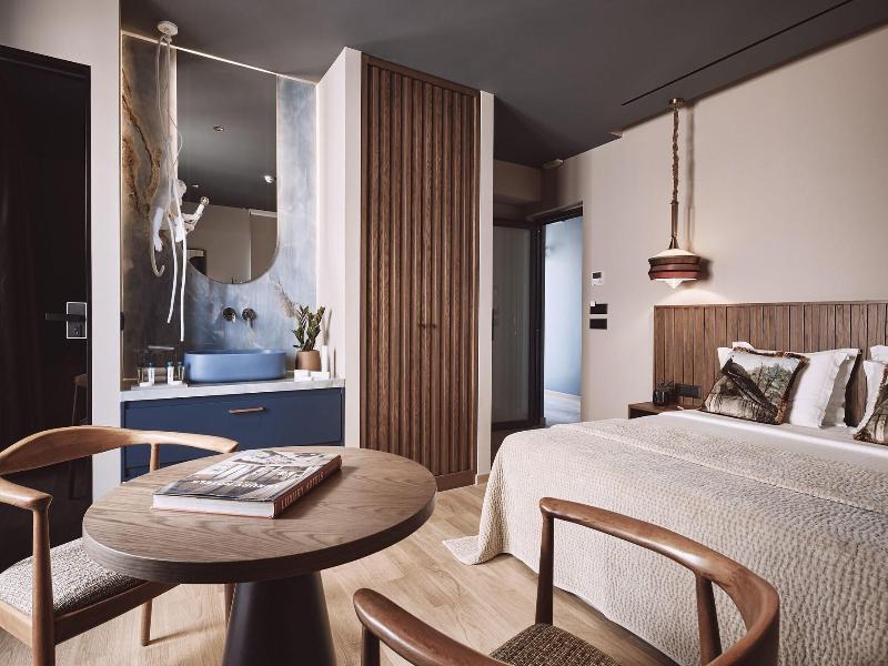 O2 Suites Glyfada image