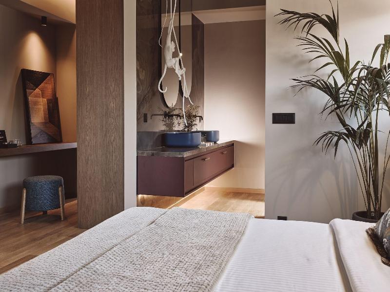 O2 Suites Glyfada image