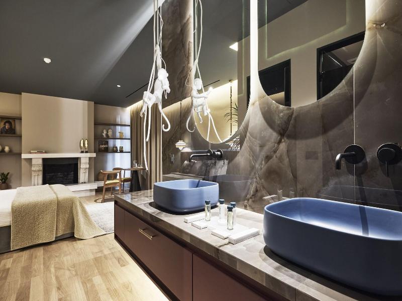 O2 Suites Glyfada image