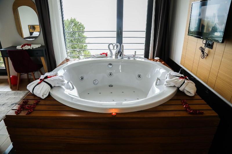 Azehrar Suit Hotel image