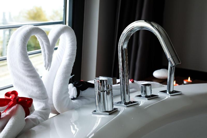 Azehrar Suit Hotel image