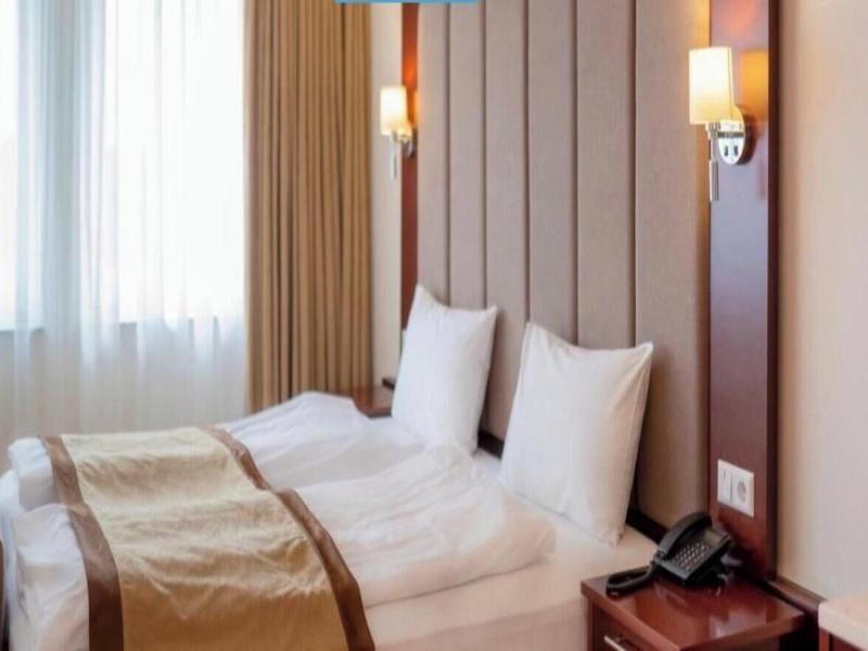 Palast Hotel image