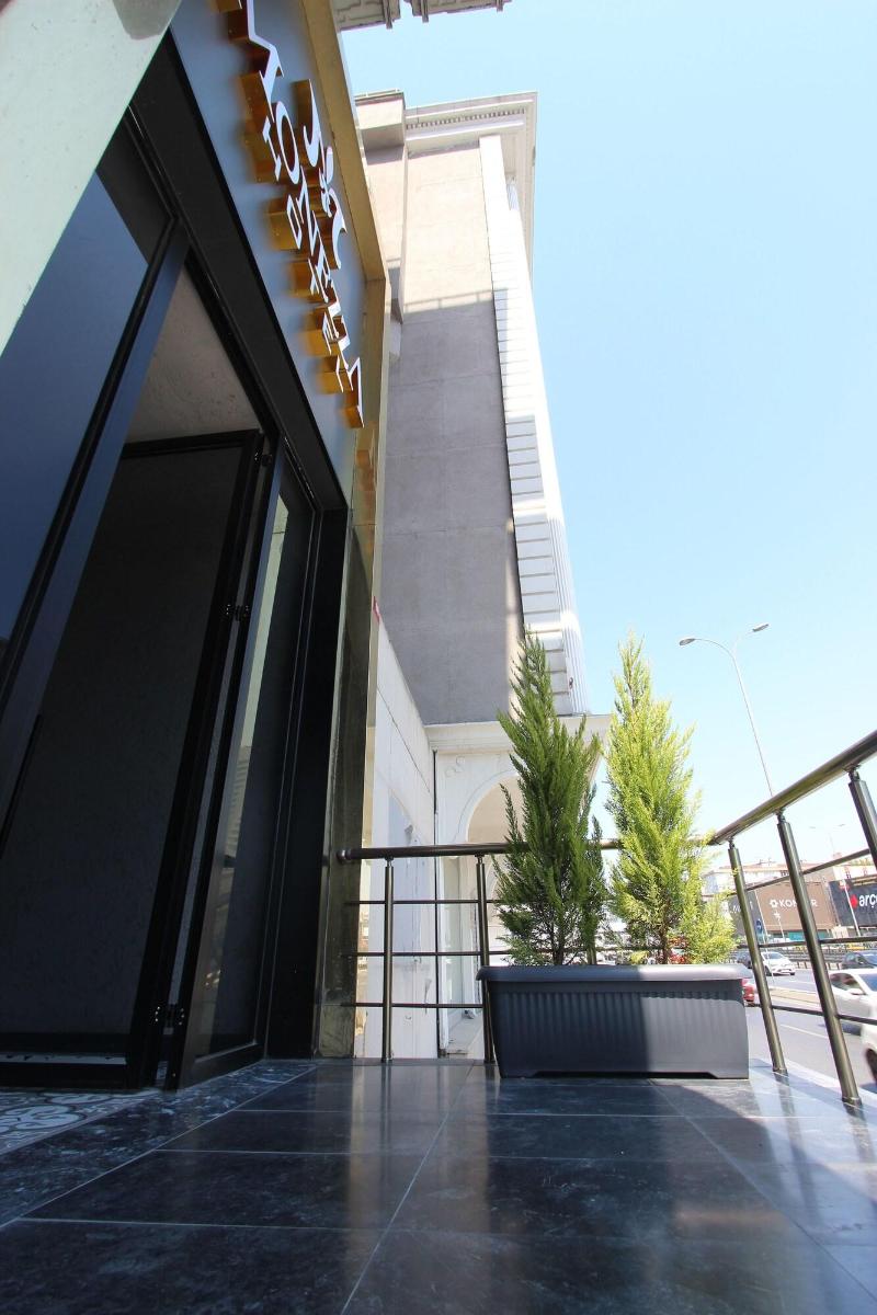 Monezza Hotel image