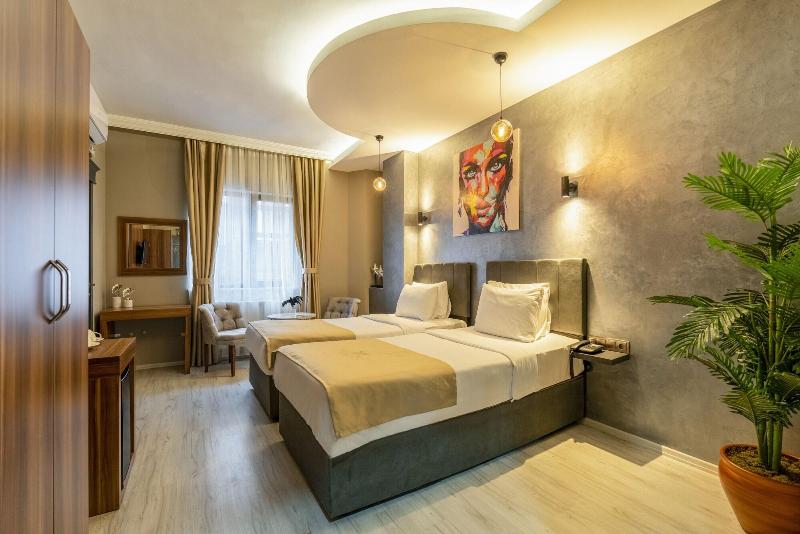 Monezza Hotel image