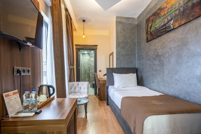Monezza Hotel image