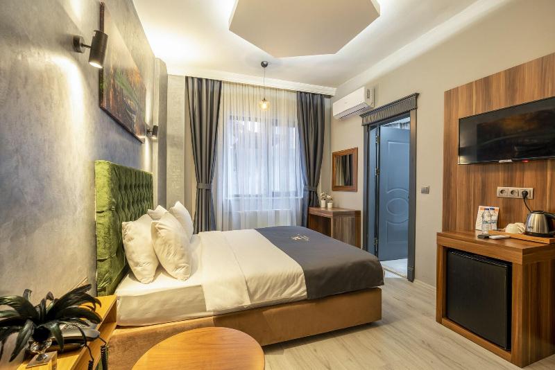 Monezza Hotel image