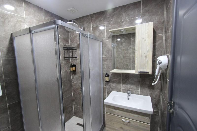 Monezza Hotel image