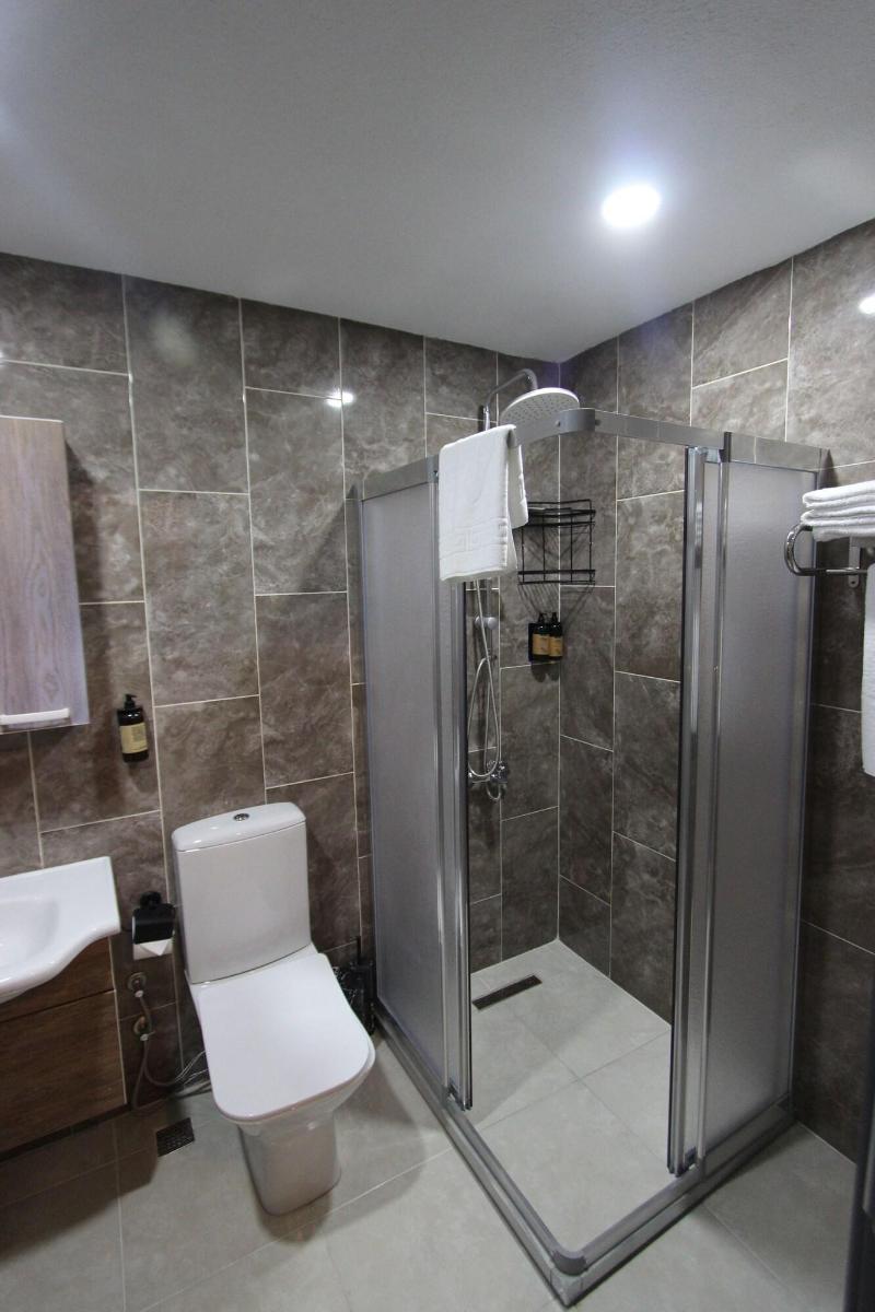 Monezza Hotel image