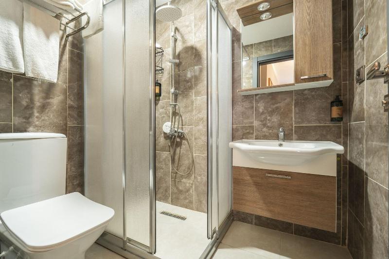 Monezza Hotel image