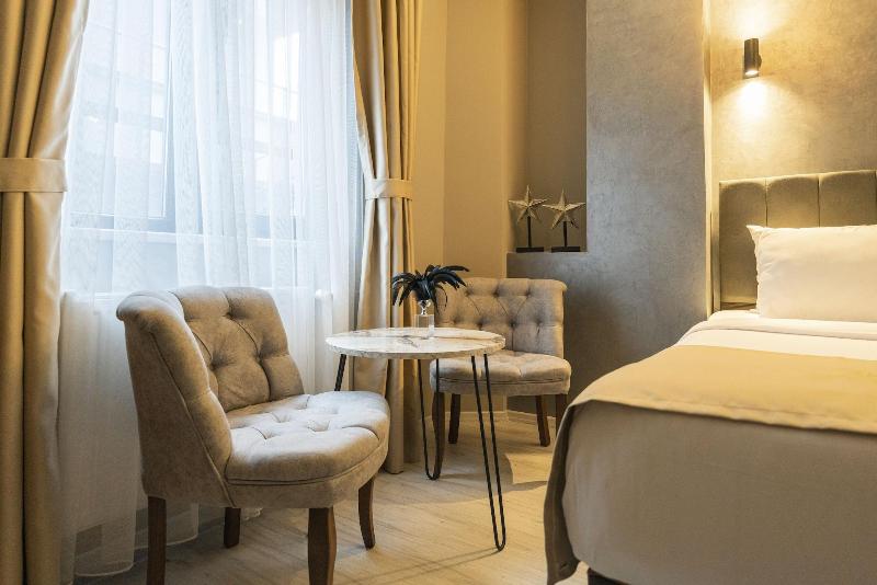 Monezza Hotel image