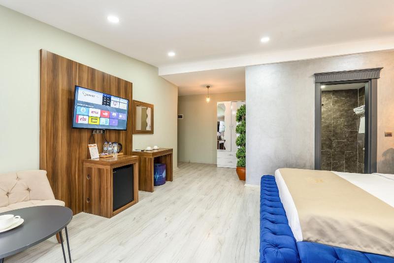 Monezza Hotel image