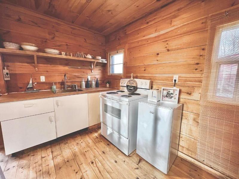 Muskoka Lake Cottages image