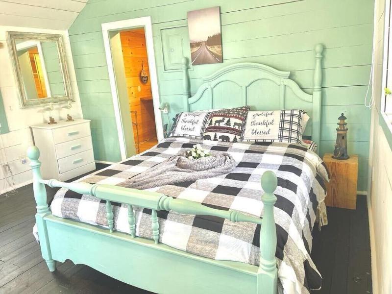 Muskoka Lake Cottages image