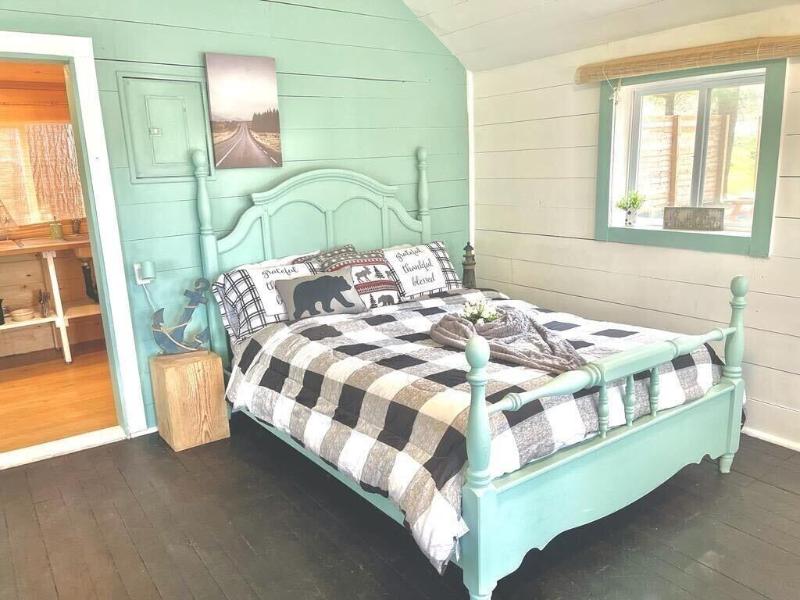 Muskoka Lake Cottages image