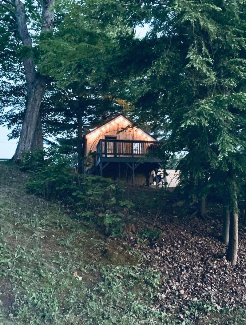 Muskoka Lake Cottages image
