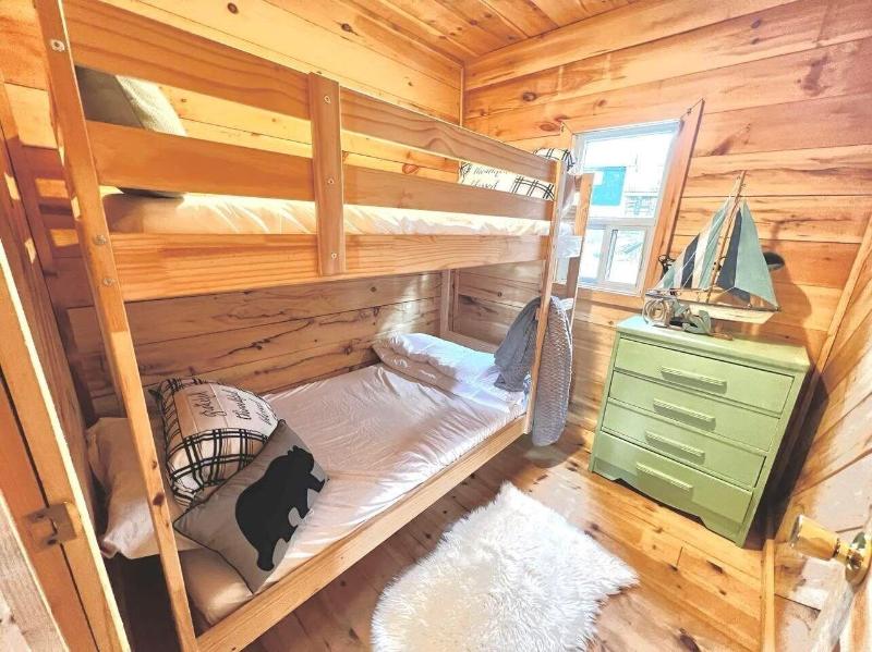 Muskoka Lake Cottages image