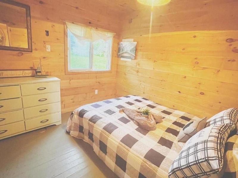 Muskoka Lake Cottages image