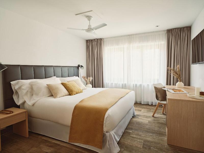 Ronces Hostel image