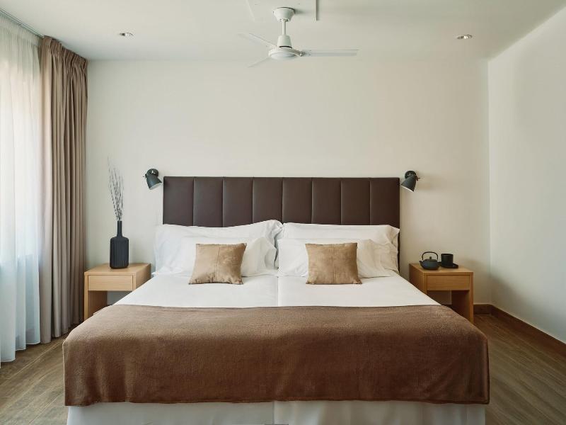 Ronces Hostel image