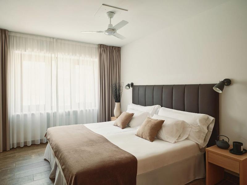 Ronces Hostel image