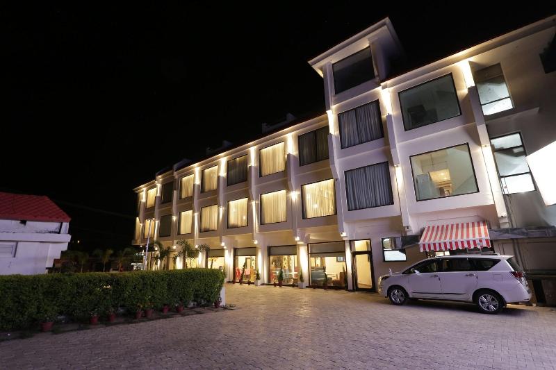 The Vaishnodevi Sarovar Portico image