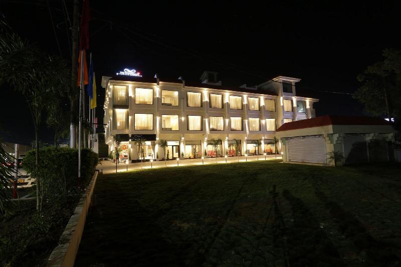The Vaishnodevi Sarovar Portico image