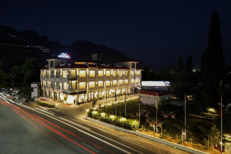 The Vaishnodevi Sarovar Portico image