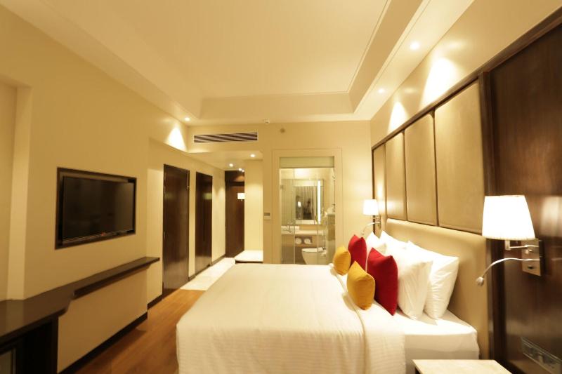 The Vaishnodevi Sarovar Portico image