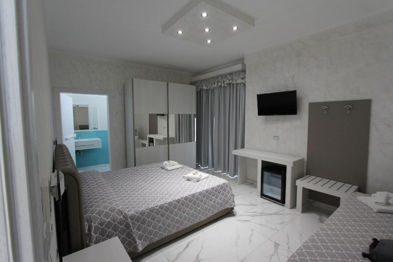 Hotel Presidente image