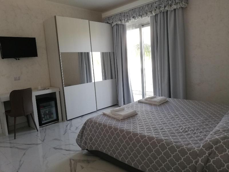 Hotel Presidente image