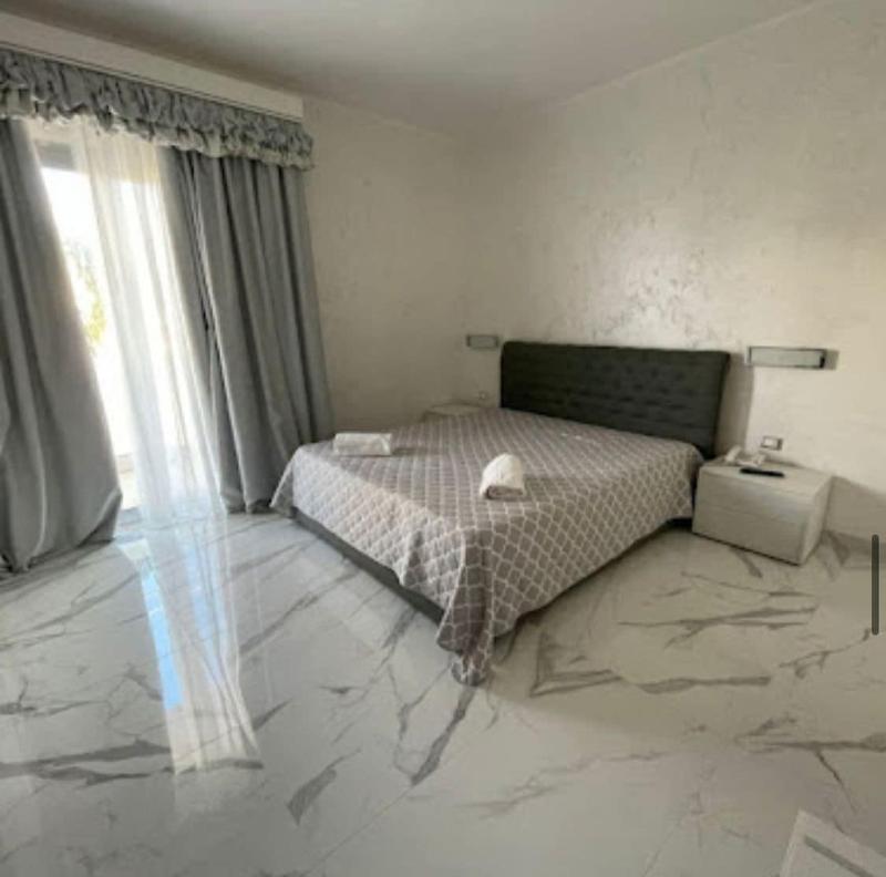 Hotel Presidente image