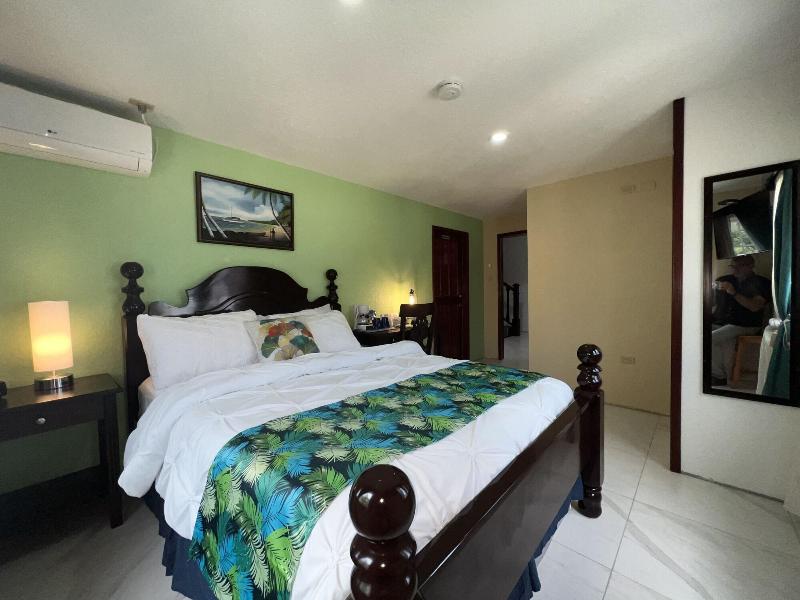 One South Place Hotel image