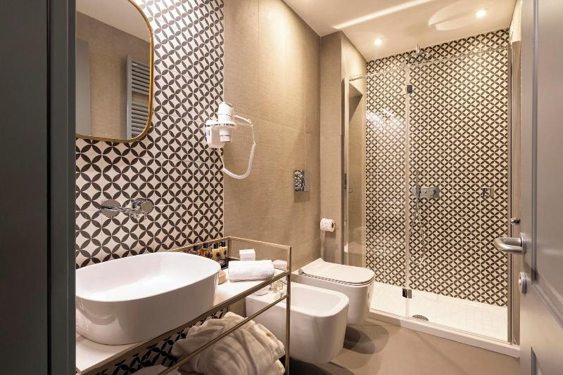 Loly Boutique Hotel - Image 8