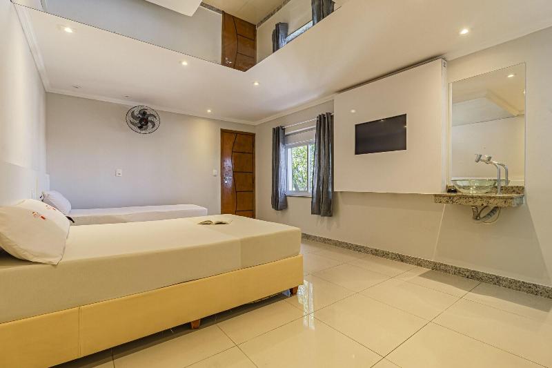 Age Hotel image