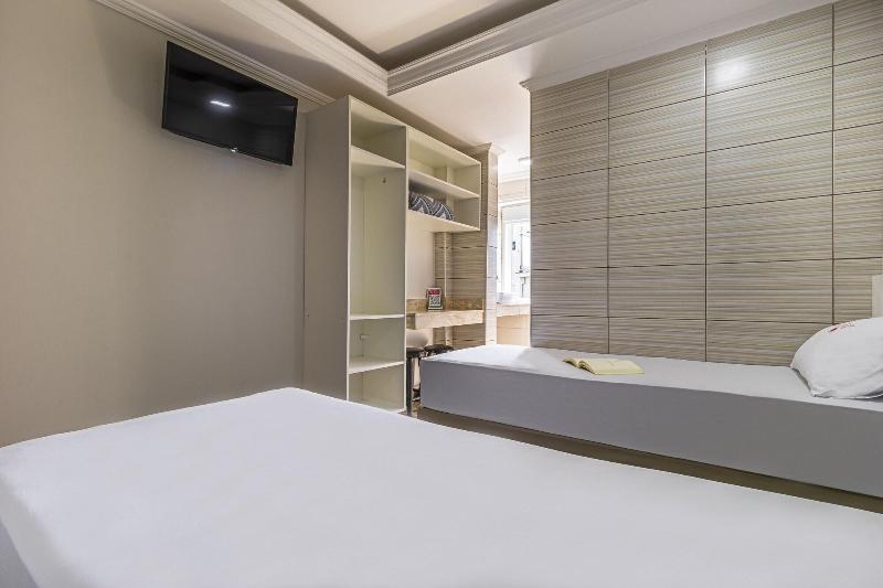 Age Hotel image