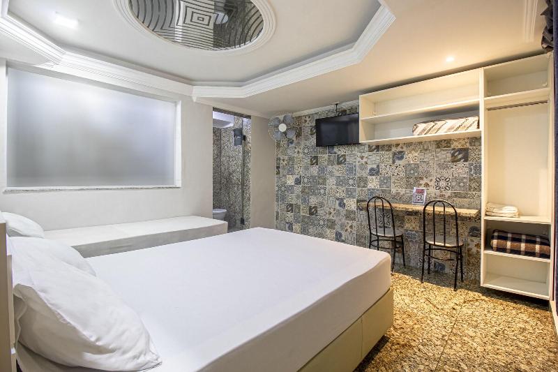 Age Hotel image
