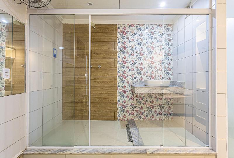 Age Hotel image
