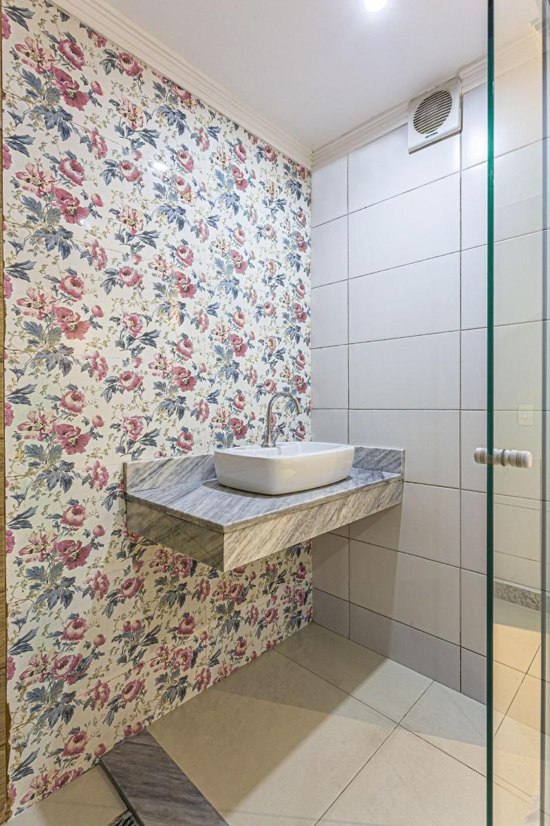 Age Hotel image