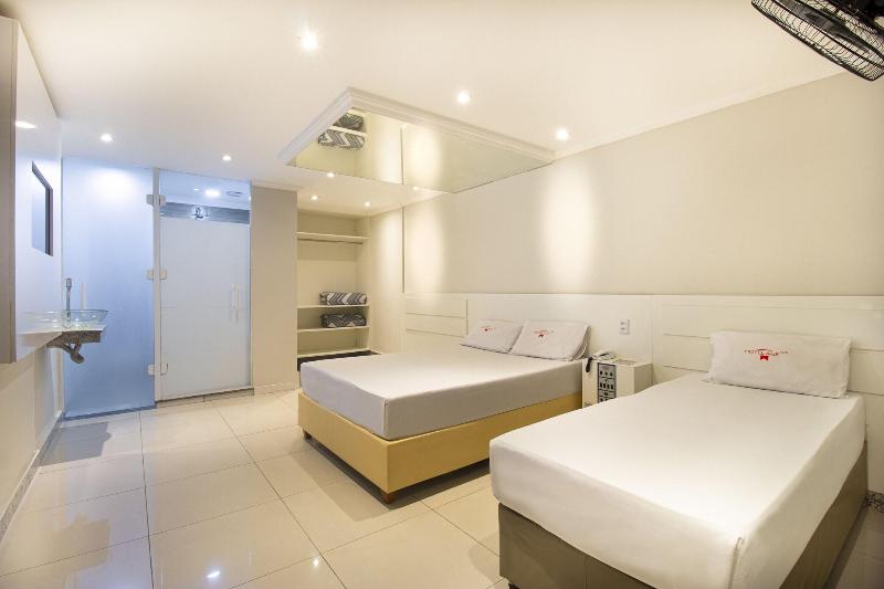 Age Hotel image