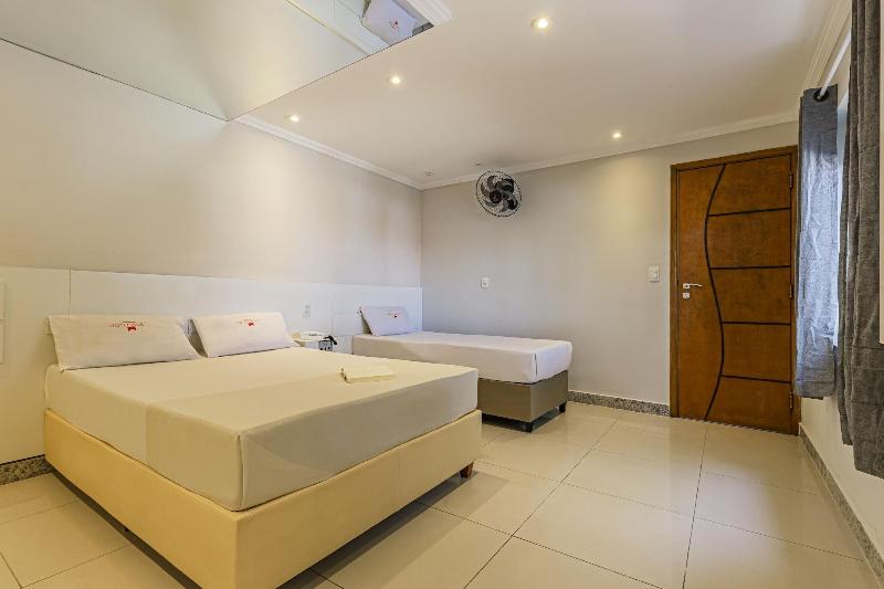 Age Hotel image