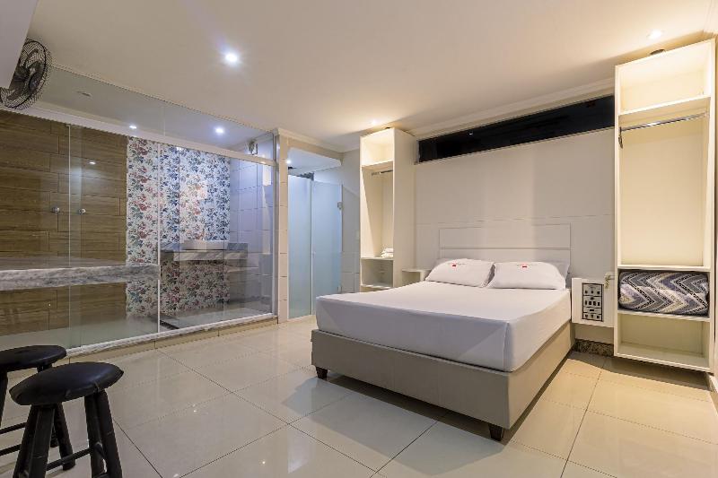 Age Hotel image