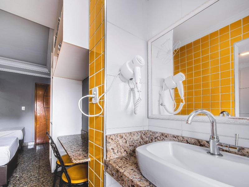 Age Hotel image