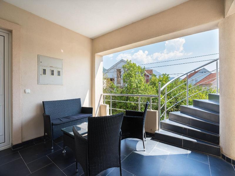 Apartments Lora image