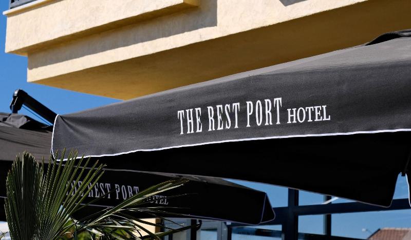 The Rest Port Hotel image